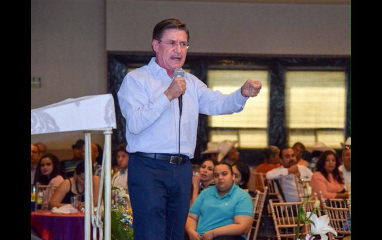 El candidato del PAN, José Rosas Aispuro, se ve envuelto en un escándalo de redes sociales. TWITTER / @AispuroDurango