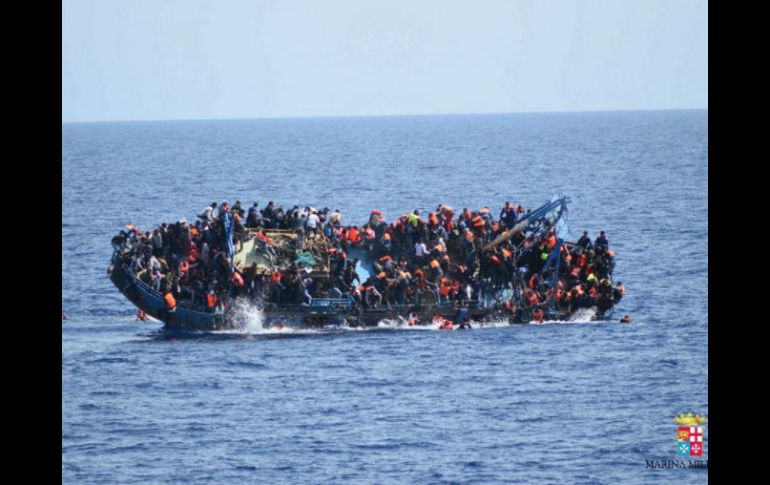 La Guardia Costera italiana ha rescatado a más de cinco mil personas en las últimas 48 horas. ESPECIAL / Marina Militare