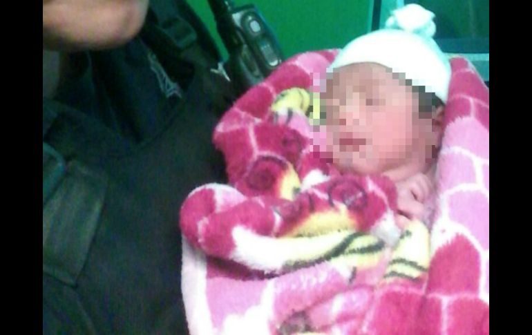 La pequeña fue trasladada a la Cruz Verde de Tonalá para constatar su estado de salud. TWITTER / @PoliciaTonala