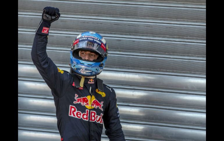 ''Hoy dormiré más tranquilo porque he conseguido alcanzar lo que me propuse'', opina Daniel Ricciardo. EFE / S. Suki