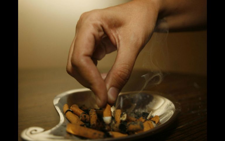 Aseguran que el consumo de cigarros u otros productos de tabaco desvía valiosos ingresos económico de los hogares. EL INFORMADOR / ARCHIVO