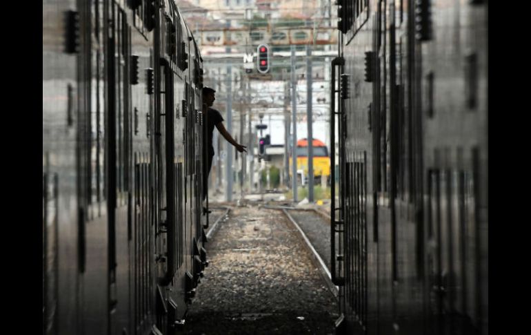 La compañía de ferrocarriles garantizó seis de cada 10 trenes de alta velocidad y cuatro de cada 10 en la periferia parisina. AFP / A. Poujoulat