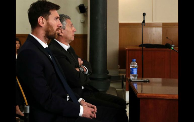 Este jueves en audiencia, Messi dice que que él sólo sabía que firmaban contratos pero no sabía sobre el dinero. AFP / A. Estevez