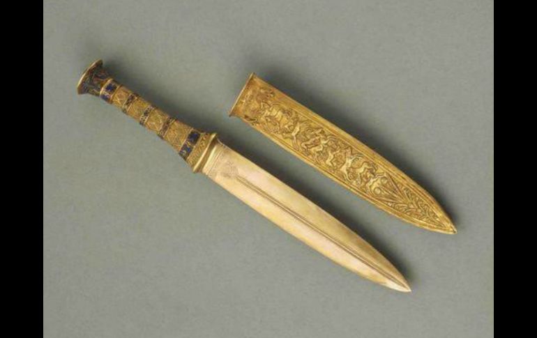 El puñal, con mango en oro y con la hoja sin oxidar, fue encontrado entre las vendas de la momia de Tutankamón. AFP / ARCHIVO
