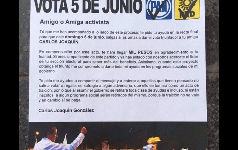 Este es el folleto que se esta repartiendo y que pide que se vote por Carlos Joaquín González. ESPECIAL /