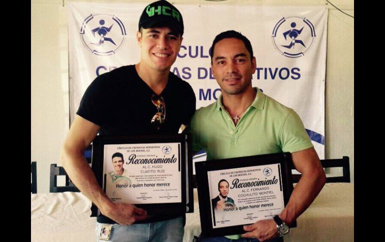 Hugo Ruiz recibió un homenaje en Los Mochis el pasado 10 de mayo junto a Fernando 'Cochulito' Montiel TWITTER / @Hgo_ruiz