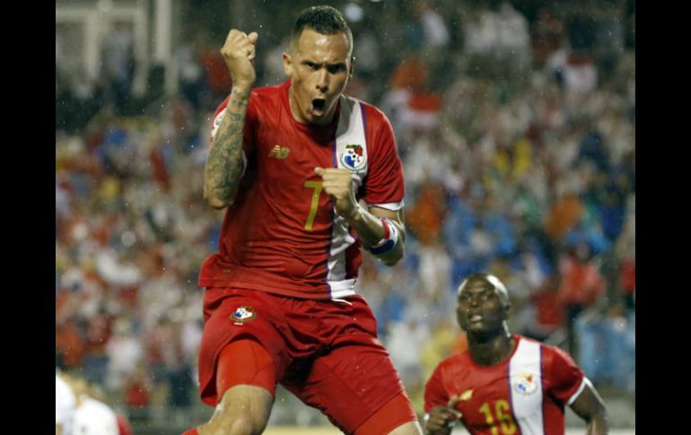 Blas Pérez marcó el doblete que le dio el triunfo a la Selección de Panamá. EFE / L. Tejido