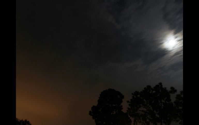 La contaminación lumínica crea una niebla luminosa que oculta las estrellas y constelaciones del cielo nocturno. NTX / ARCHIVO
