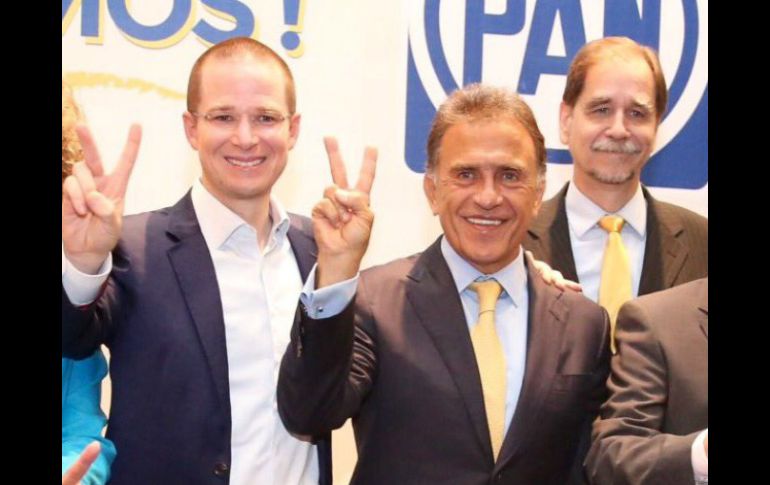 El candidato de la coalición ''Para Rescatar Veracruz'' (PAN-PRD), Miguel Ángel Yunes Linares alcanza un millón 55 mil 544 votos. TWITTER / @YoconYunes