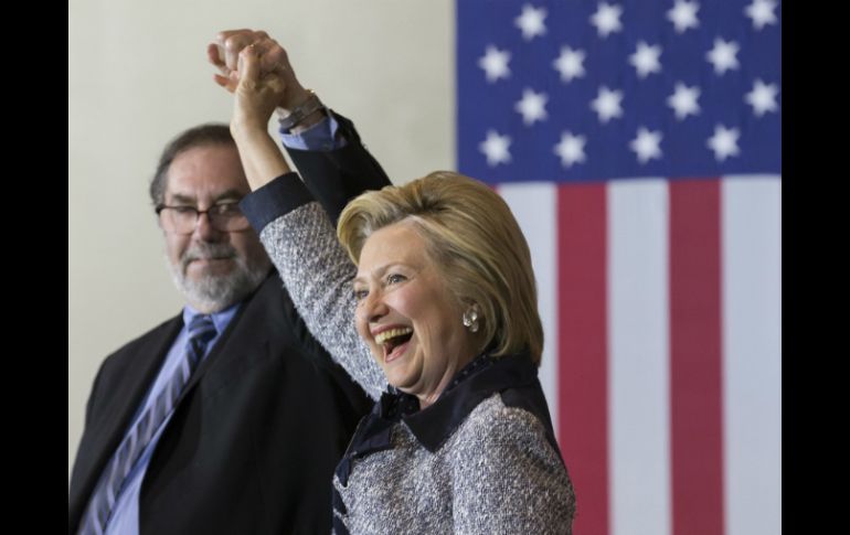 Con su triunfo, Clinton acumula dos mil 223 delegados comprometidos y 581 superdelegados. EFE / M. Reynolds