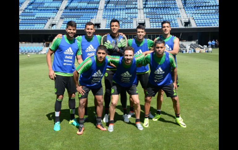 México realizó su primer entrenamiento este día, de cara a su compromiso contra Chile en las semifinales de la Copa América. TWITTER / @miseleccionmx