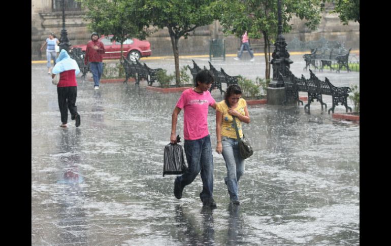 La Conagua recomienda mantenerse alerta ante las fuertes lluvias. EL INFORMADOR / ARCHIVO