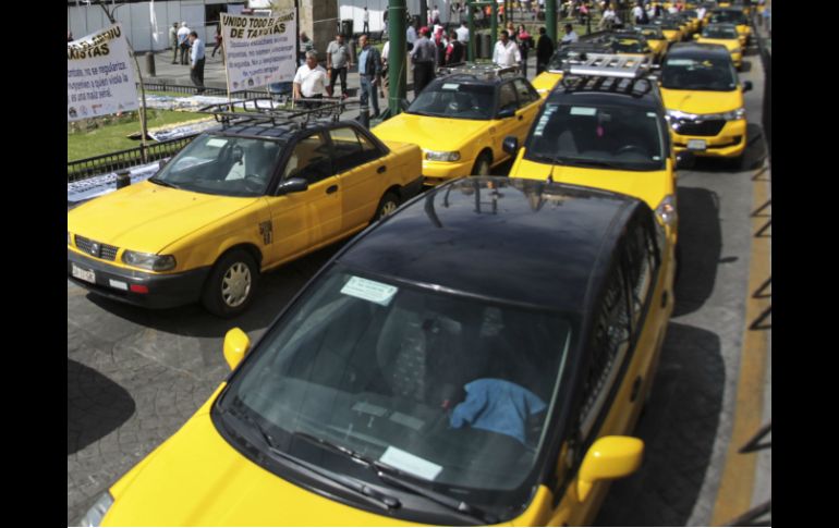 La Unión de Taxistas Económicos señaló la presunta entrega de permisos de taxis al final de la pasada administración. EL INFORMADOR / ARCHIVO