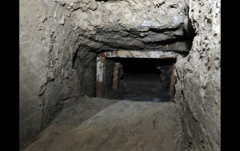 El túnel tiene tres bóvedas de cinco metros cuadrados por un metro de altura, el cual se encontraba conectado a un inmueble aledaño. SUN / A. Martínez