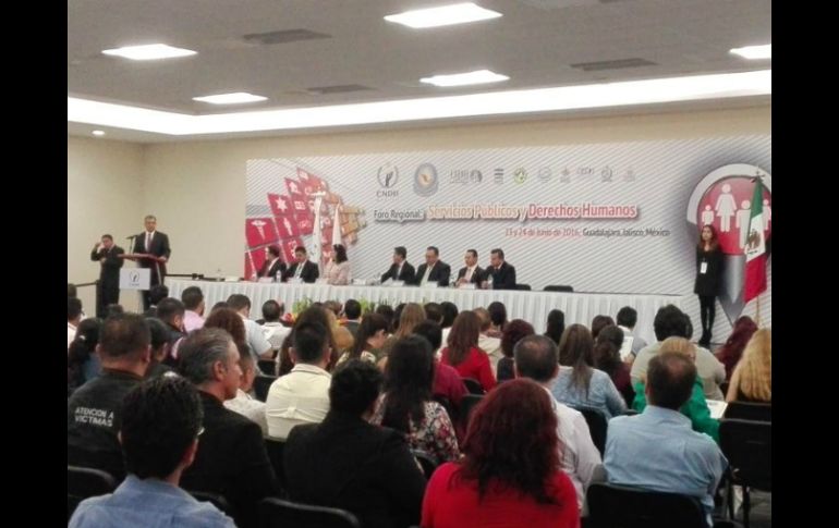 Imagen del foro de Servicios Públicos y Derechos Humanos que se realiza en la Expo Guadalajara. EL INFORMADOR /