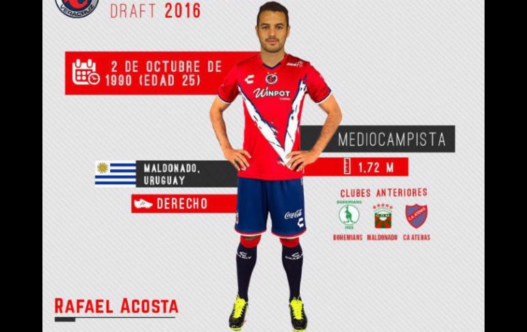 Acosta, uruguayo, es un jugador de medio campo con buen manejo del balón y presencia en el área. ESPECIAL / clubtiburonesrojos.mx