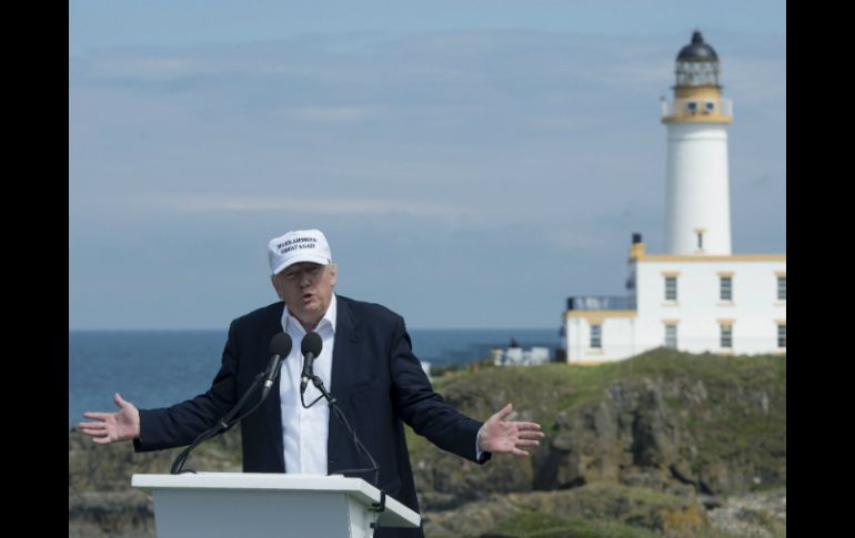 Trump, en la inauguración de un campo de golf de su propiedad en Turnberry, Escocia, norte de Reino Unido. AFP / O. Scarff