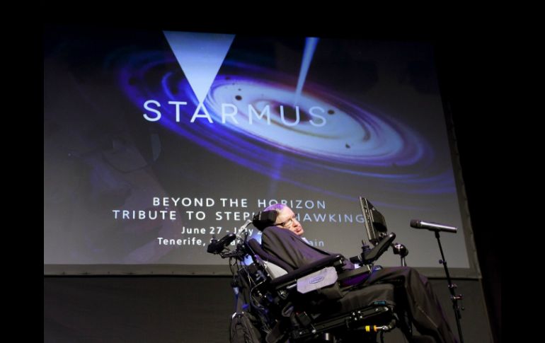 Stephen Hawking afirma que se debe continuar viajando al espacio, ya que de ello depende el futuro de la humanidad. EFE / R. de la Rocha