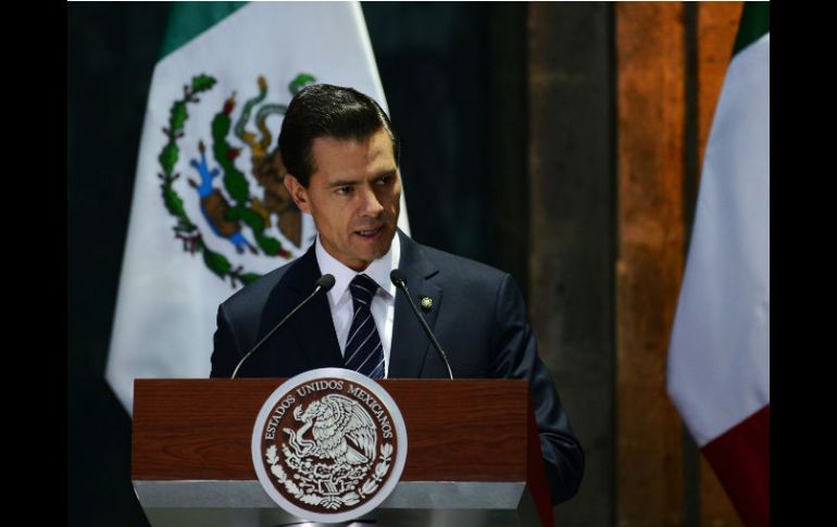 Al recibir al presidente de Italia, Peña Nieto manifestó solidaridad por la muerte de nueve italianos en Bangladesh. AFP / H. Guerrero
