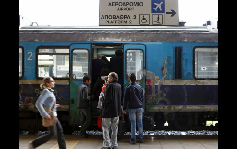 Tanto la empresa que opera los trenes de larga distancia como la que gestiona las vías entran en los planes de privatización. AFP / ARCHIVO