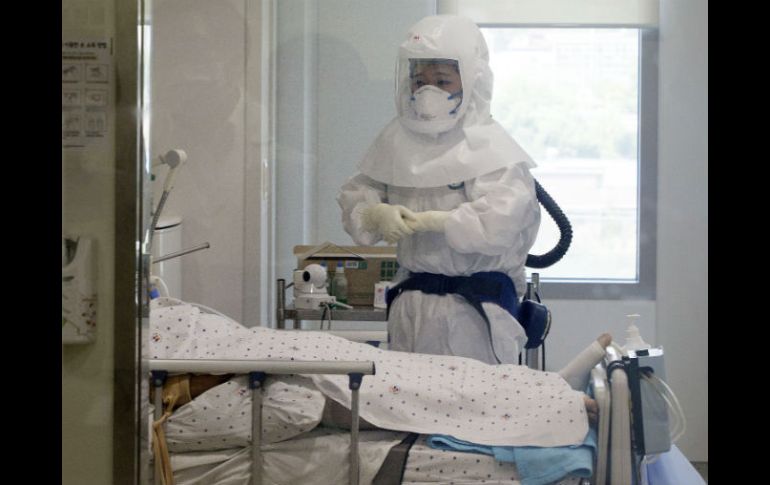 En tres días, el virus se propagó a 82 personas a partir de un paciente de una sala de urgencias abarrotada. AP / ARCHIVO