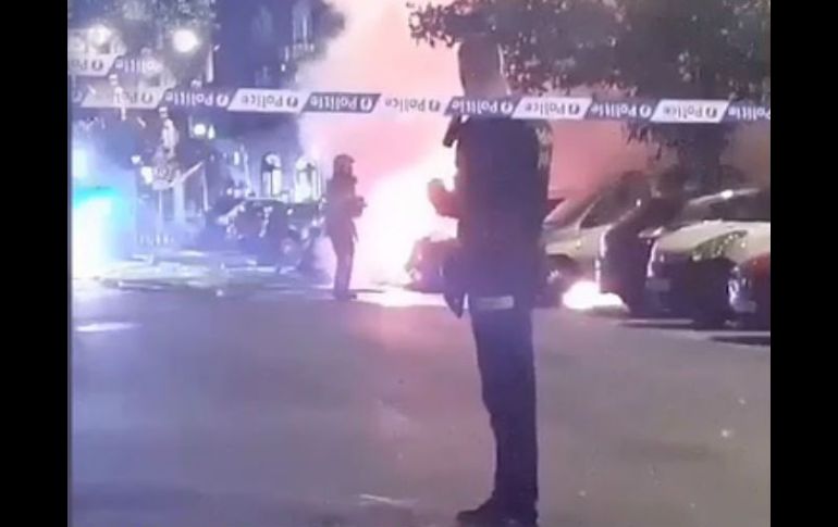 Videos y fotografías mostraron desde varios ángulos los automóviles en llamas. YOUTUBE / hln fchr