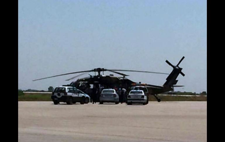 Los ocho turcos llegaron a bordo de un helicóptero y fueron detenidos por la policía griega. AFP / Eurokinissi