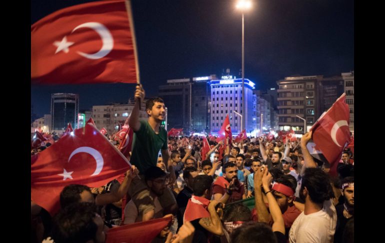 El intento golpista fue sofocado por la población, que escuchó el llamado de Erdogan. EFE / M. Becker