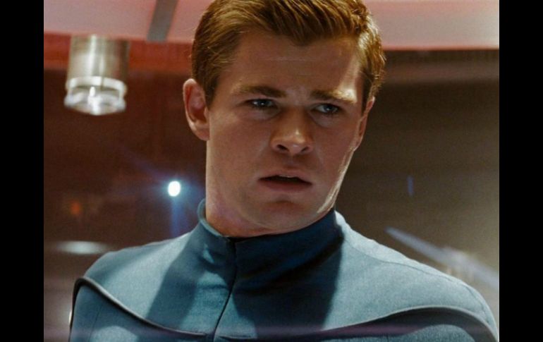 Hemsworth asumirá el rol que había interpretado en 2009. Su papel da vida al padre de Jim Kirk, intepretado por Chris Pine. ESPECIAL /