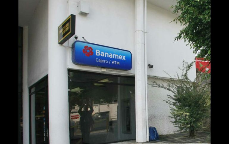 Los bancos que más concentran reclamaciones en comercio electrónico son Santander, Banamex y Bancomer. EL INFORMADOR / ARCHIVO