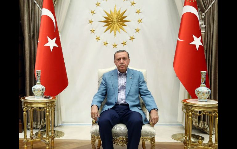 Asimismo, Erdogan actualizó que un total de 246 personas murieron, incluidos 62 policías, cinco soldados y 179 civiles. EFE / Turkish Presidential Press Office