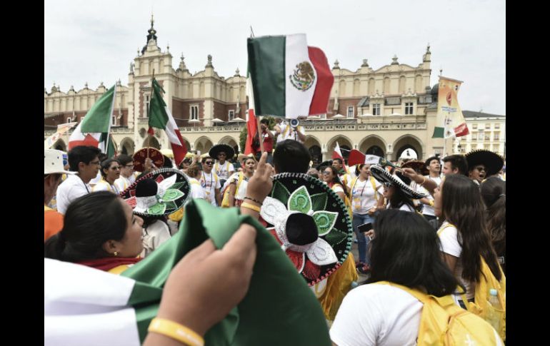 Mexicanos en la plaza del mercado de Cracovia. Siete mil connacionales asisten a la Jornada Mundial de la Juventud 2016. EFE / M. Kulczynsk