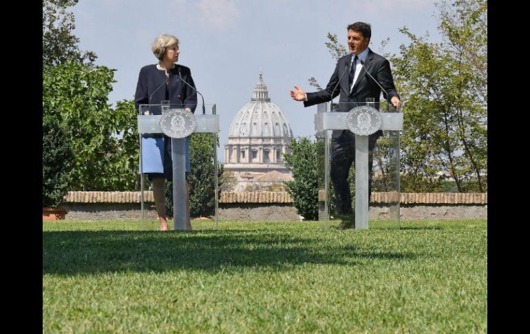 La sucesora de Cameron visita Roma por primera vez como nueva jefa de gobierno británica en su gira por varios países. EFE / E. Ferrari