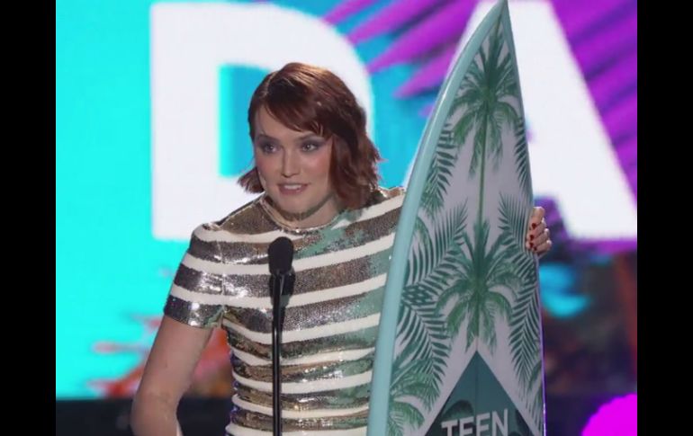 Daisy Ridley señaló que se le salieron las lagrimas durante un homenaje en los premios Teen Choice. TWITTER / @TeenChoiceFOX