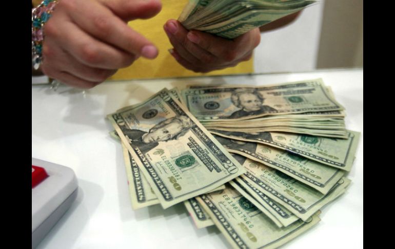 El tipo de cambio para solventar obligaciones denominadas en moneda extranjera pagaderas en el país es de 18.8612 pesos. EL INFORMADOR / ARCHIVO