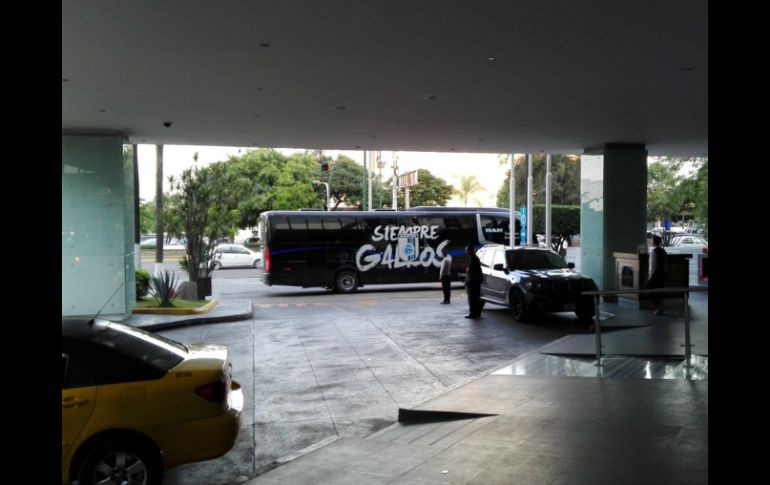 El equipo de Gallos llegó la tarde de este viernes a Guadalajara. EL INFORMADOR / J. Robles