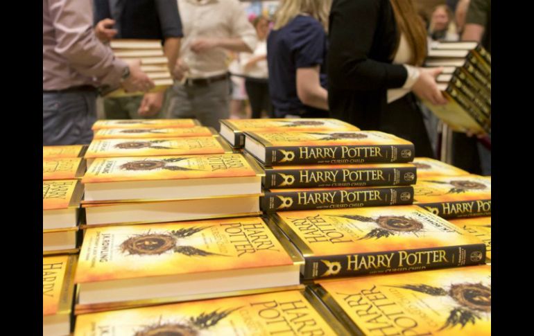 Las ventas registradas muestran cómo a 20 años del debut de Harry Potter sigue atrapando a sus seguidores. TWITTER / @HarryPotterFilm