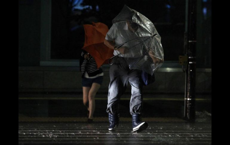 Pobladores toman sus precauciones ante los fuertes vientos y las tormentas. AFP / ARCHIVO