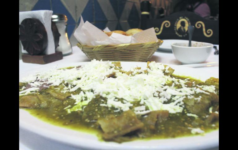 Además de los chilaquiles verdes, la carta también incluye sopes de crema y queso, chuchulucos Tacuba y quesadilla comalera. EL INFORMADOR / F. González