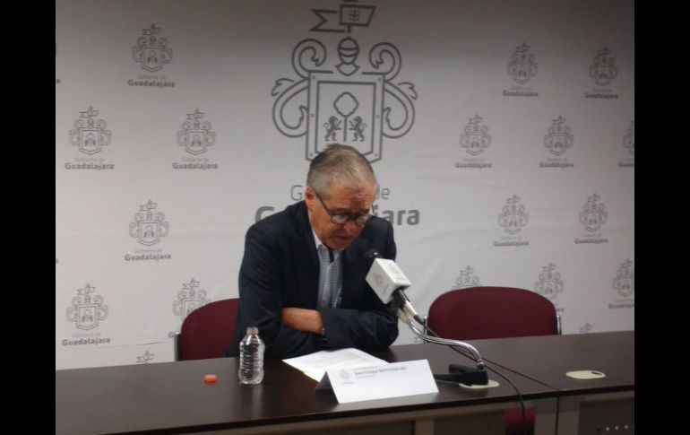 Ibarra indicó que el trámite de la baja administrativa de Schmidt Díaz fue notificada el 19 de agosto a Renato Sales. TWITTER / @GuadalajaraGob
