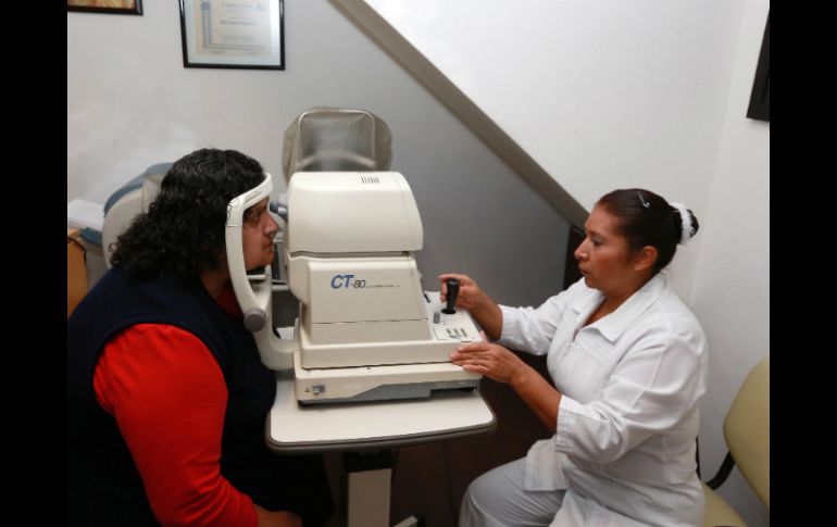 Se puede prevenir daños en la visión, cuidándose y acudiendo con un especialista oftalmólogo. EL INFORMADOR / ARCHIVO