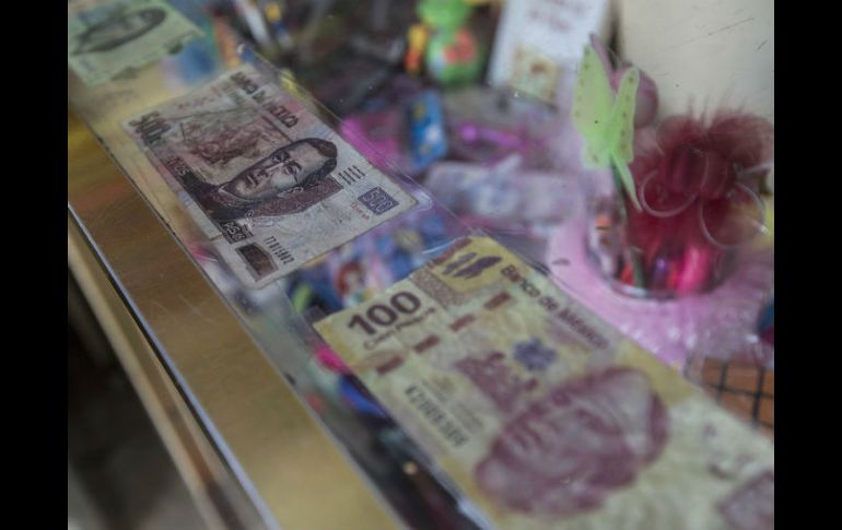 La cifra en 2016 es de 63.2 piezas falsas por cada millón de billetes auténticos en circulación, informa el Banco de México. EL INFORMADOR / ARCHIVO