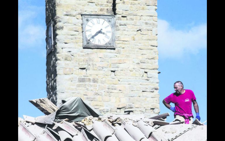 Daños. Edificios centenarios sufrieron fracturas y derribos luego del sismo sucedido en Italia. AP / ARCHIVO
