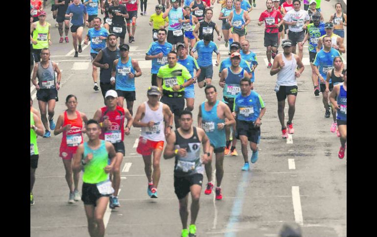 Fiesta atlética. Más de 35 mil corredores tomaron parte del Maratón de la Ciudad de México Telcel. SUN /