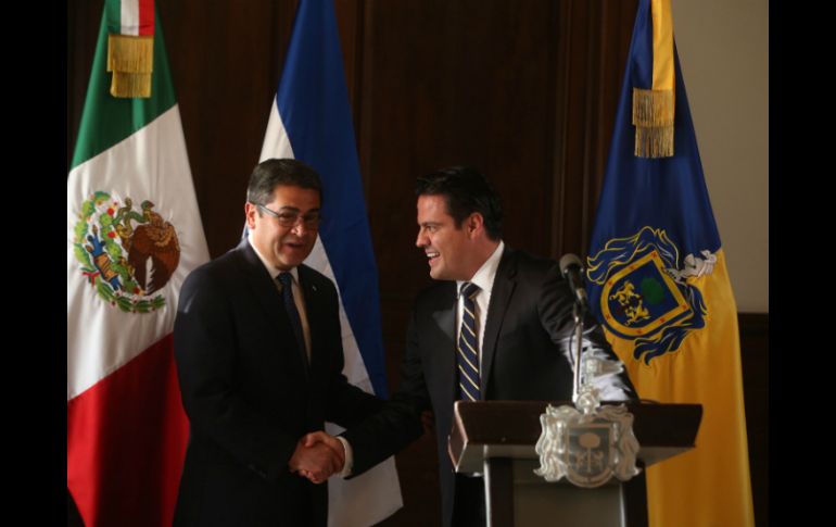 El mandatario hondureño, Juan Orlando Hernández y Aristóteles Sandoval. EL INFORMADOR / R. Tamayo