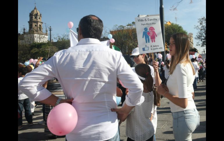 La marcha convoca a defender a la ''familia natural'', luego de la iniciativa de Peña Nieto a favor del matrimonio igualitario. EL INFORMADOR / ARCHIVO