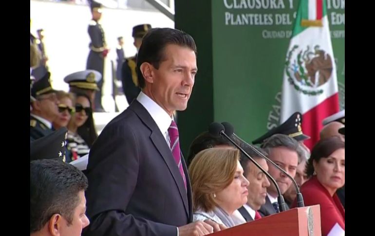Peña Nieto durante la ceremonia de Clausura y Apertura de Cursos de los Planteles del Sistema Educativo Militar. TWITTER / @PresidenciaMX