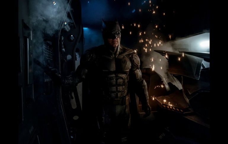 En la imagen aparece Ben Affleck portando el nuevo traje de Batman. TWITTER / @ZackSnyder