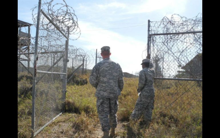 Una de las propuestas de Obama es cerrar la base de Guantánamo, pero tiene que desocuparla primero. EFE / ARCHIVO