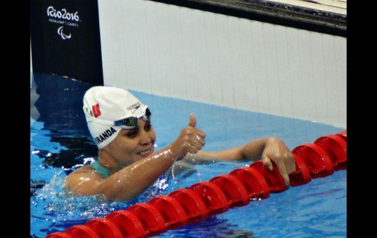 A pesar de haber mejorado su marca, ahora de 53.42 segundos, la nadadora mexicana no alcanzó presea. TWITTER / @CONADE